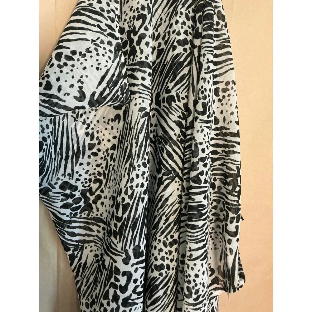 Jaclyn Smith Collection Wrap Scarf Womens OS Black White Excellent Animal Print